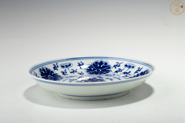 古玩陶瓷青花纏枝花卉紋盤真品鑒賞圖