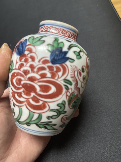 古玩陶瓷青花五彩獅紋罐真品鑒賞圖