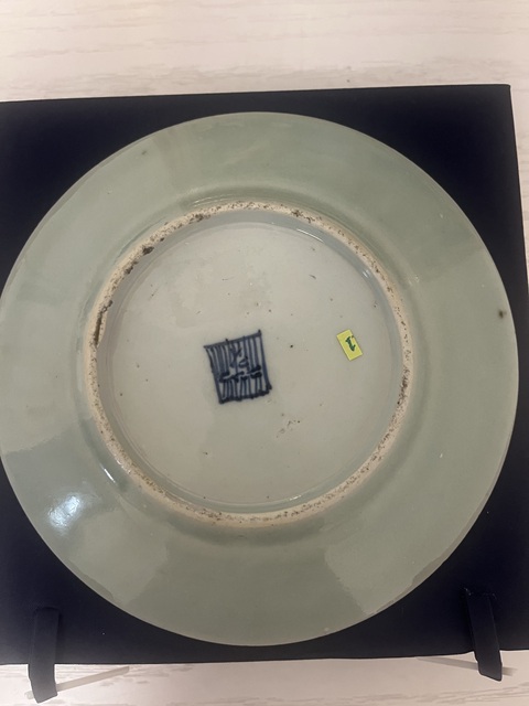 古玩陶瓷清中晚·豆青釉粉彩花鳥紋盤 真品鑒賞圖