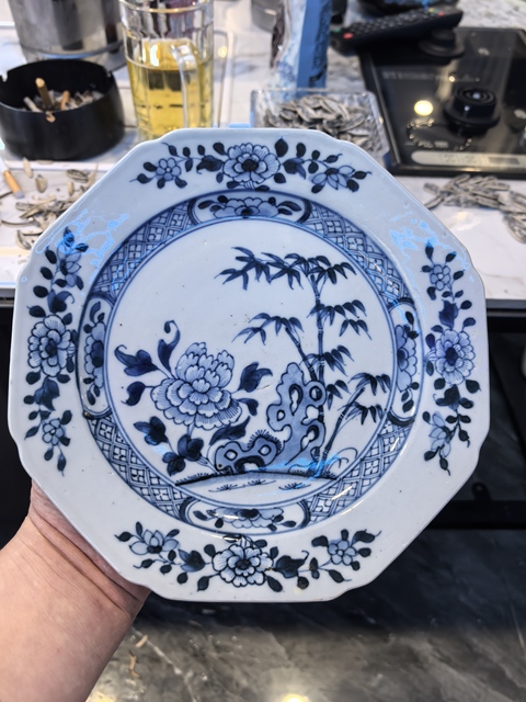 古玩陶瓷竹石牡丹圖八方倭角青花盤真品鑒賞圖