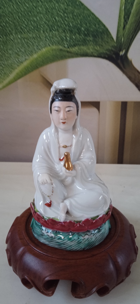 古玩陶瓷粉彩觀音造像真品鑒賞圖