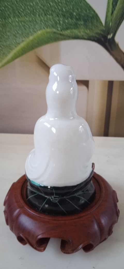 古玩陶瓷粉彩觀音造像真品鑒賞圖