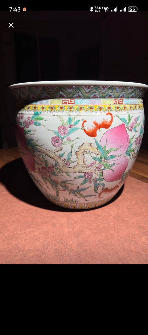 古玩陶瓷桃蝠紋粉彩缸真品鑒賞圖