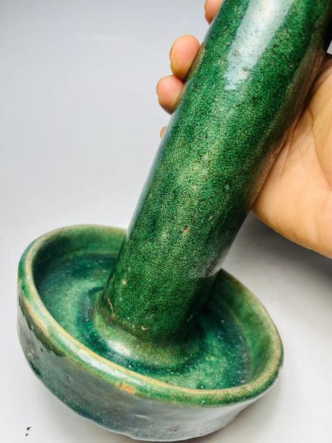 古玩陶瓷綠釉燭臺真品鑒賞圖