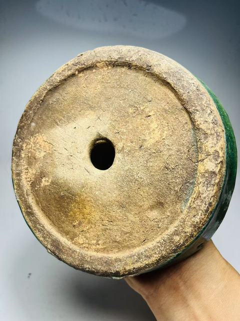 古玩陶瓷綠釉燭臺真品鑒賞圖