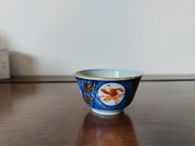 古玩陶瓷青花開光礬紅嬰戲圖杯真品鑒賞圖