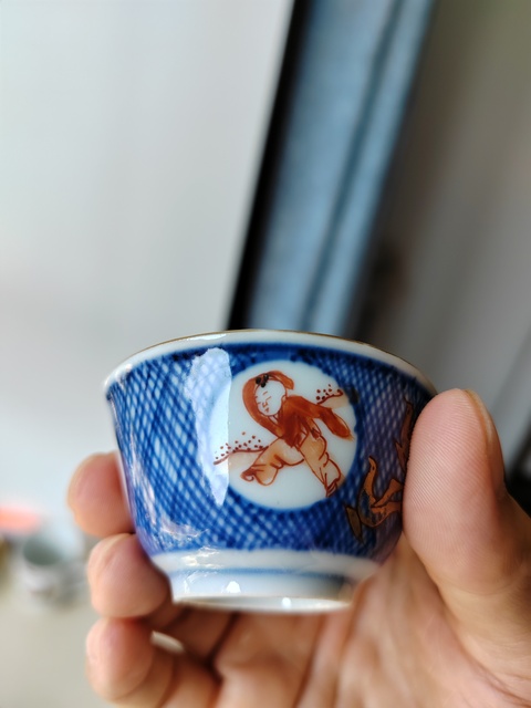 古玩陶瓷青花開光礬紅嬰戲圖杯真品鑒賞圖