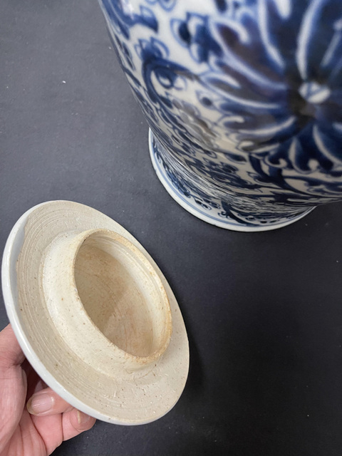 古玩陶瓷花卉紋青花罐真品鑒賞圖