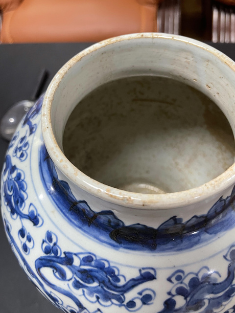 古玩陶瓷花卉紋青花罐真品鑒賞圖
