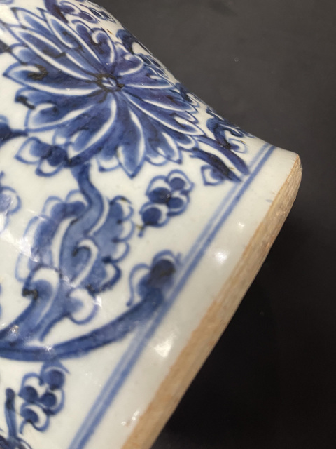 古玩陶瓷花卉紋青花罐真品鑒賞圖