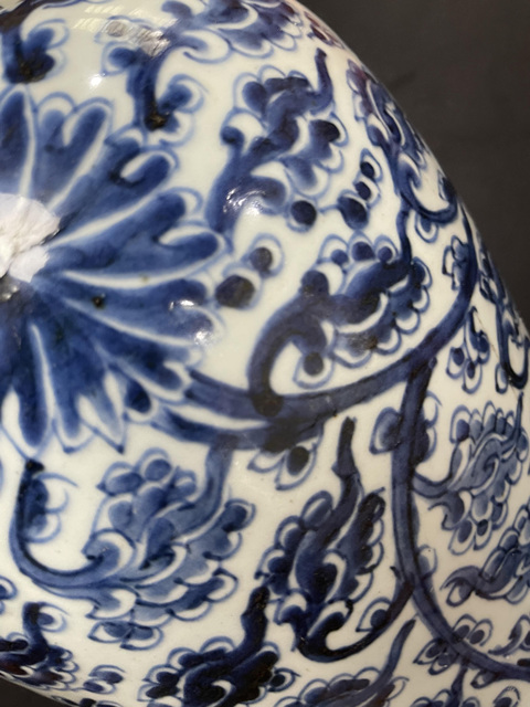 古玩陶瓷花卉紋青花罐真品鑒賞圖