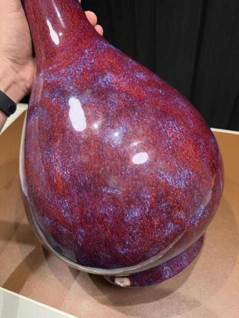 古玩陶瓷窯變紅釉錐把瓶真品鑒賞圖