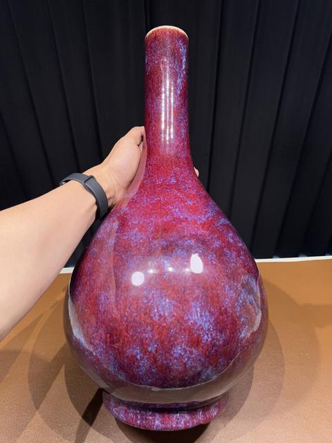古玩陶瓷窯變紅釉錐把瓶真品鑒賞圖