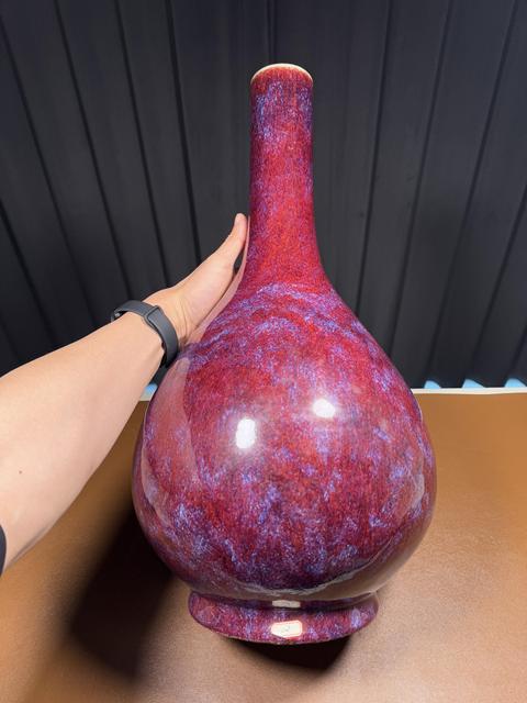 古玩陶瓷窯變紅釉錐把瓶真品鑒賞圖