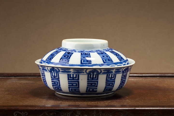 古玩陶瓷晚清·青花壽字紋蓋碗真品鑒賞圖