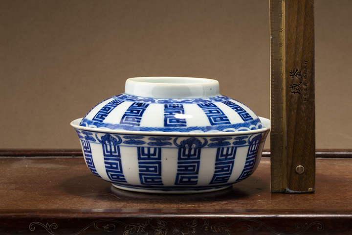 古玩陶瓷晚清·青花壽字紋蓋碗真品鑒賞圖