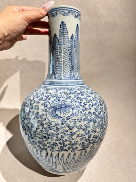 古玩陶瓷青花淡描花卉紋天球瓶拍賣,當前價格18800元