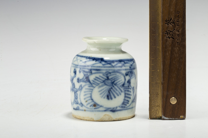 古玩陶瓷清晚期·青花纏枝花卉紋水盂真品鑒賞圖