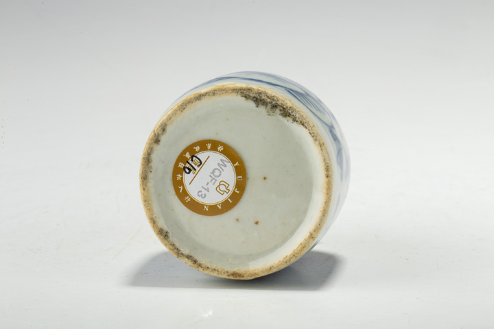 古玩陶瓷清晚期·青花纏枝花卉紋水盂真品鑒賞圖