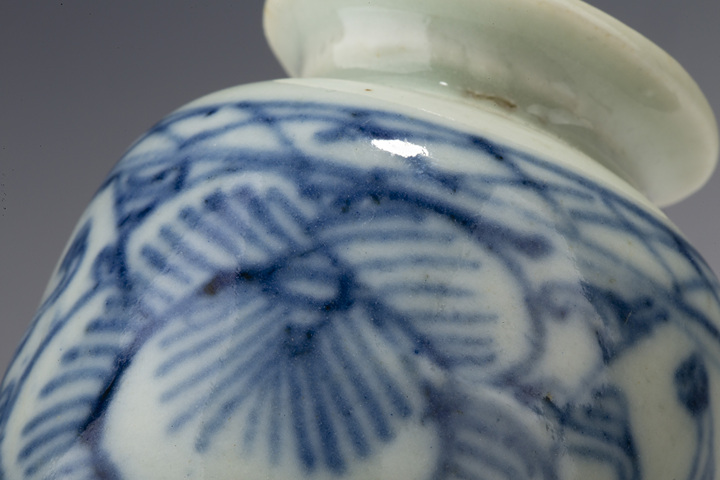 古玩陶瓷清晚期·青花纏枝花卉紋水盂真品鑒賞圖