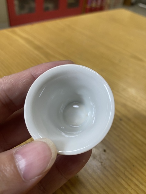 古玩陶瓷民國(guó)胭脂紅軋道龍紋馬蹄杯真品鑒賞圖