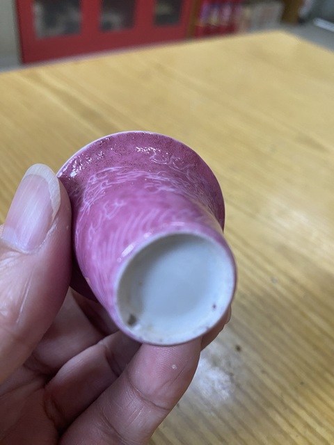古玩陶瓷民國(guó)胭脂紅軋道龍紋馬蹄杯真品鑒賞圖