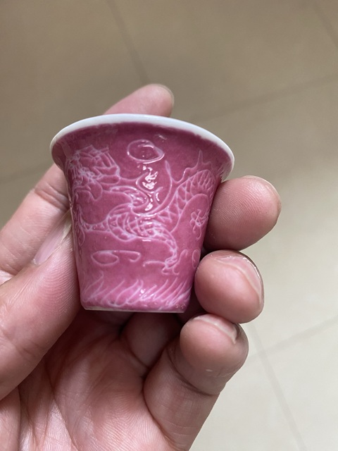 古玩陶瓷民國(guó)胭脂紅軋道龍紋馬蹄杯真品鑒賞圖
