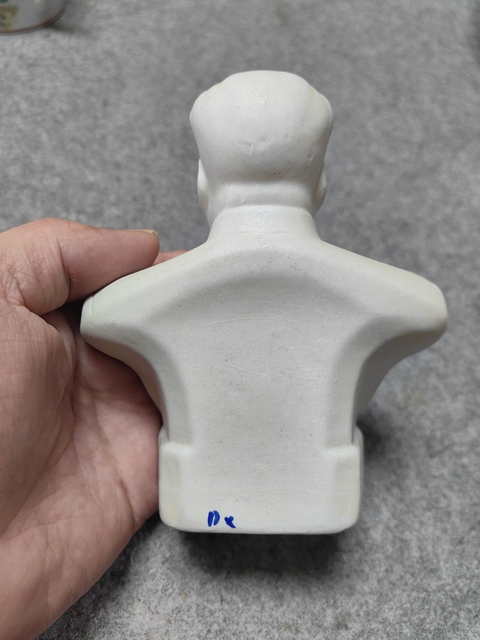 古玩陶瓷偉人胸像真品鑒賞圖