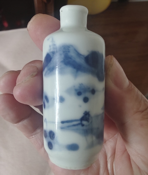 古玩陶瓷晚清青花山水鼻煙壺真品鑒賞圖
