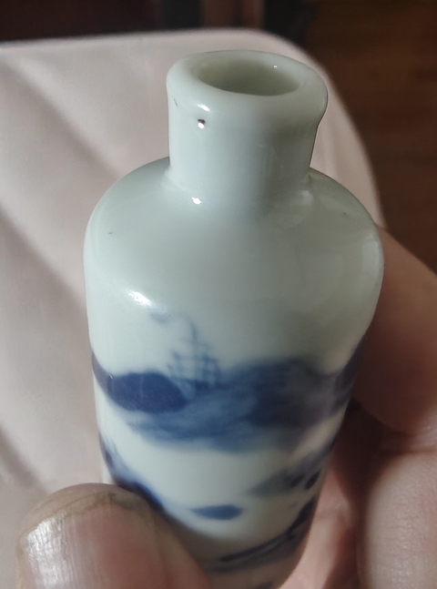 古玩陶瓷晚清青花山水鼻煙壺真品鑒賞圖