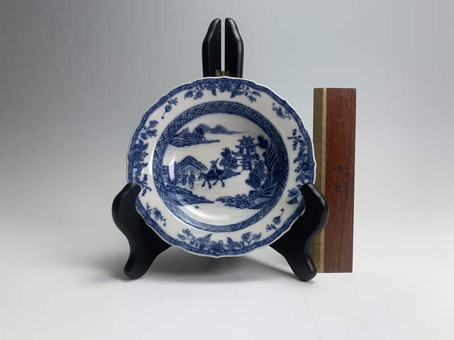 古玩陶瓷清乾隆·青花牧牛童子山水風(fēng)景紋盤(pán)拍賣(mài),當(dāng)前價(jià)格126元