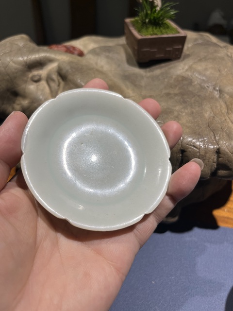 古玩陶瓷青白瓷葵口小盤真品鑒賞圖