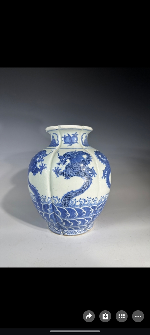 古玩陶瓷青花云龍紋花口尊真品鑒賞圖