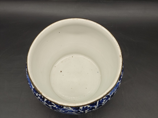 古玩陶瓷青花纏枝花紋馬蹄尊真品鑒賞圖