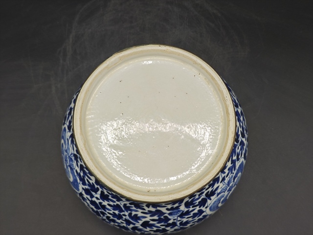 古玩陶瓷青花纏枝花紋馬蹄尊真品鑒賞圖