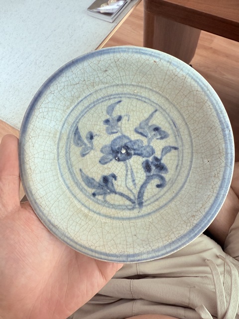 古玩陶瓷花卉紋青花盤真品鑒賞圖