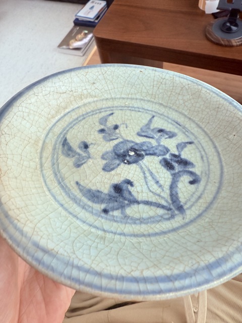 古玩陶瓷花卉紋青花盤真品鑒賞圖
