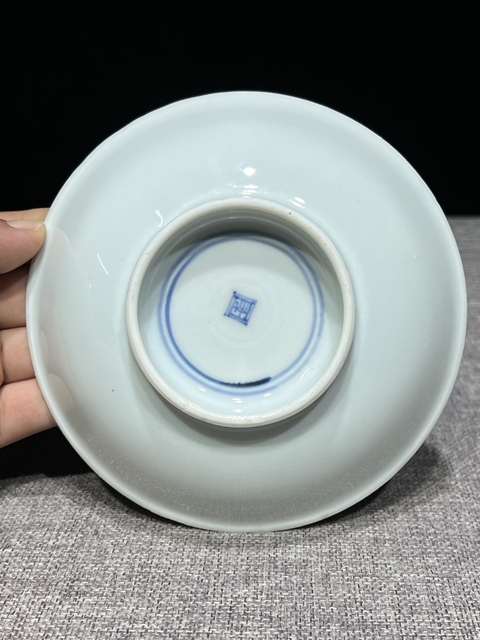 古玩陶瓷青花纏枝花卉紋盤真品鑒賞圖