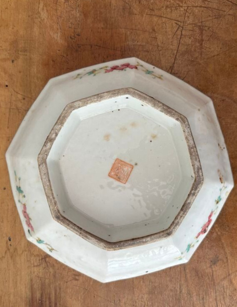 古玩陶瓷暗八仙粉彩盤真品鑒賞圖