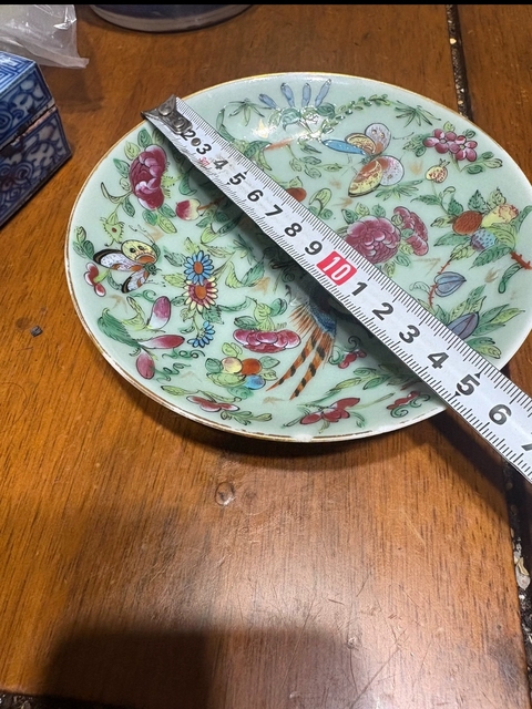 古玩陶瓷豆青釉花鳥蝶紋廣彩盤真品鑒賞圖