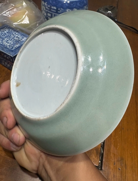 古玩陶瓷豆青釉花鳥蝶紋廣彩盤真品鑒賞圖