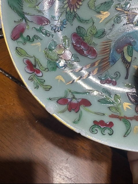 古玩陶瓷豆青釉花鳥蝶紋廣彩盤真品鑒賞圖