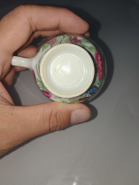 古玩陶瓷廣彩蝶戀花紋杯碟真品鑒賞圖