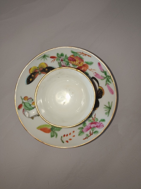 古玩陶瓷廣彩蝶戀花紋杯碟真品鑒賞圖