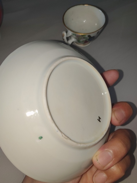古玩陶瓷廣彩蝶戀花紋杯碟真品鑒賞圖