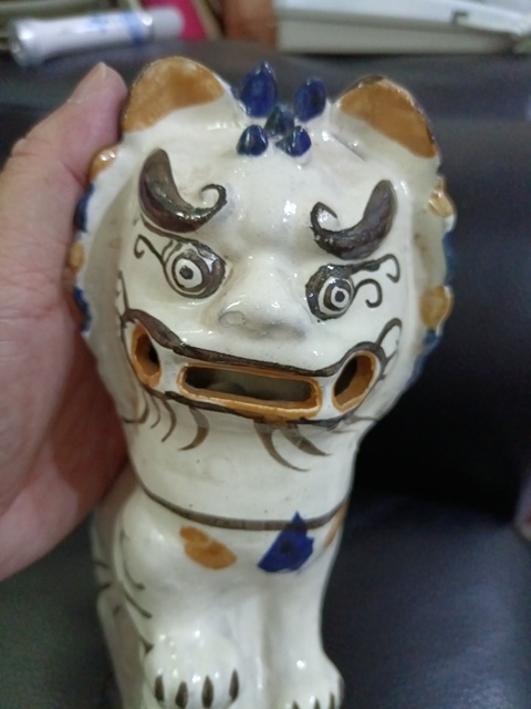 古玩陶瓷磁州窯獅子燭臺真品鑒賞圖