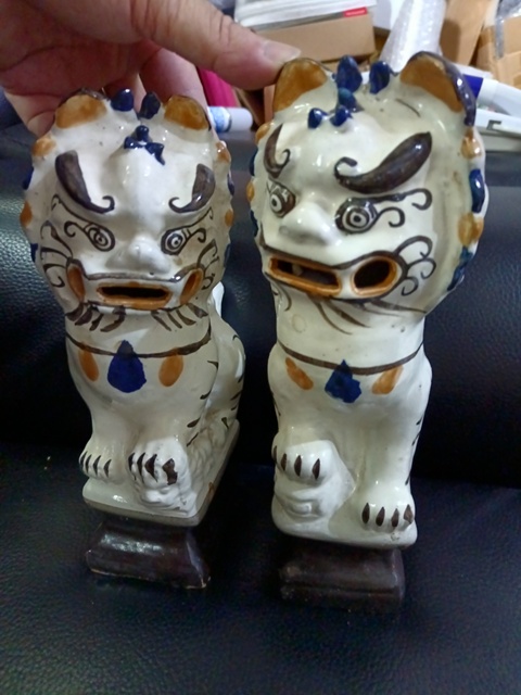 古玩陶瓷磁州窯獅子燭臺真品鑒賞圖