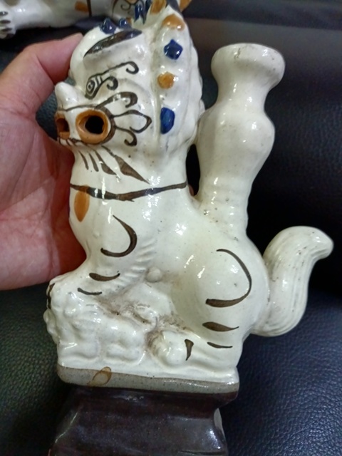 古玩陶瓷磁州窯獅子燭臺真品鑒賞圖