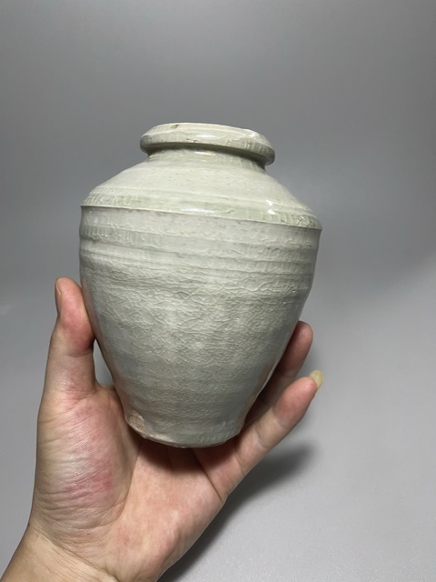 古玩陶瓷龍泉青瓷唇口梅瓶拍賣，當前價格0元