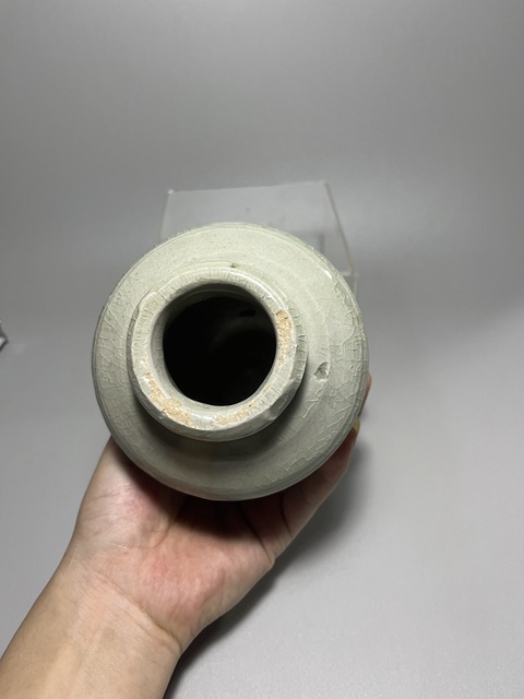 古玩陶瓷龍泉青瓷唇口梅瓶拍賣，當前價格0元